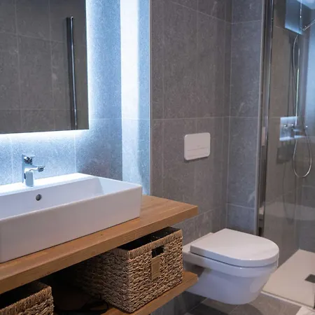 Exclusive Apt With Terrace And View Pool And Parking With 2bd For 5p - *